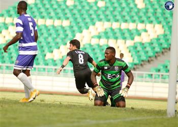 بيراميدز يتقدم بهدف نظيف على راسينج كلوب في الشوط الأول