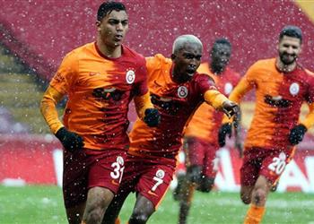 مصطفى محمد عن تنظيف زميله أرضية الملعب عائلة واحدة