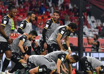 بدلاء الأهلي أمام المريخ السوداني في دوري أبطال إفريقيا حمدي فتحي يجاور مروان محسن