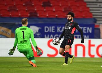 جماهير ليفربول بعد هدف محمد صلاح أمام لايبزيج الساحر المصري وعد فأوفي