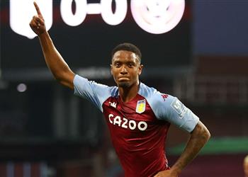 دين سميث يسخر من اهتمام ليفربول بضم مدافع أستون فيلا