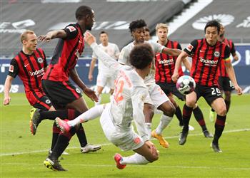 فيديو فرانكفورت يوقف قطار بايرن ميونخ بهزيمة ثالثة في الدوري الألماني