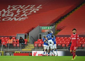 حامل اللقب يواصل السقوط فيديو محمد صلاح يشارك في هزيمة ليفربول أمام إيفرتون بديربي ميرسيسايد