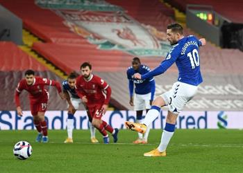 فيديو سيجوردسون يسجل هدف إيفرتون الثاني أمام ليفربول