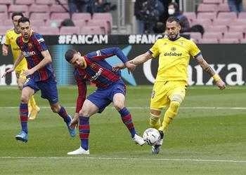 فيديو في الوقت القاتل قادش يسجل هدف التعادل أمام برشلونة بالدوري الإسباني