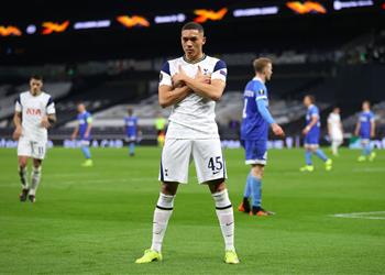 كارلوس فينيسيوس يدخل تاريخ توتنهام بهدفه أمام فولفسبرجر