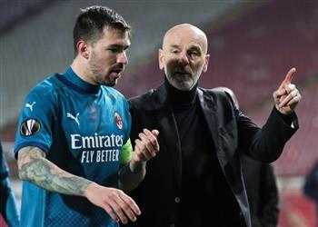 بيولي يجدد الثقة في رومانيولي رغم أخطاء ديربي ميلان