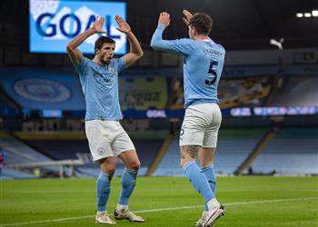 أوتامندي يشيد بـ ستونز طفل رائع وأثبت اليوم أنه مدافع كبير