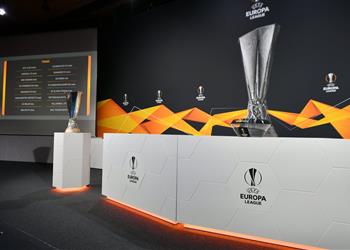 نتائج قرعة دور الـ16 في الدوري الأوروبي كوكا يواجه النني ومانشستر يونايتد يصطدم بـ ميلان