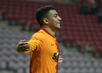 لاعب تركي سابق مصطفى محمد يلعب بخبرة 40 عام ا والآخرون لا يملكون مميزاته