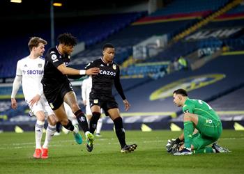 مدرب أستون فيلا يكشف إصابة إيميليانو مارتينيز أمام ليدز