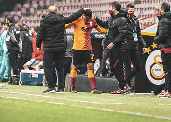 مدرب جالطة سراي عن عودة فالكاو وجوده م هم لـ مصطفى محمد