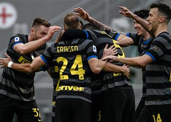 فيديو قطار الأفاعي لا يتوقف إنتر يعزز صدارته للدوري الإيطالي بثلاثية أمام جنوى