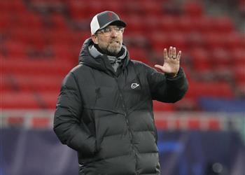 ليفربول يتواصل مع وكيل مدافع فيورنتينا لبحث ضمه في الصيف