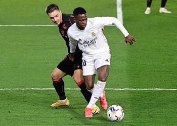 فيديو في الوقت القاتل فينيسيوس يسجل هدف تعادل ريال مدريد أمام ريال سوسيداد