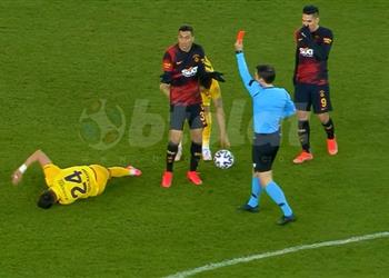 نائب رئيس جالطة سراي منفعل ا بعد طرد مصطفى محمد اعدلوا وأوقفوني مدى الحياة