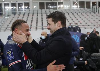 بوتشيتينو ي لمح لإمكانية لحاق نيمار بمباراة باريس سان جيرمان وبرشلونة