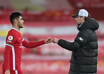 كلوب يصدم جماهير ليفربول بنبأ سيء عن كاباك ويكشف موقف بن ديفيز أمام فولهام