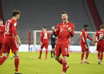 فيديو هاتريك ليفاندوفسكي يقود بايرن ميونخ لقلب الطاولة على دورتموند برباعية في الدوري الألماني