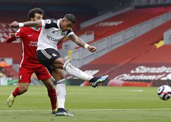 فيديو فولهام يستغل خطأ محمد صلاح ويكبد ليفربول هزيمة سادسة في آنفيلد بالدوري الإنجليزي