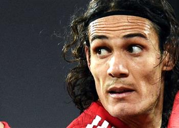 تقارير والد كافاني يتسبب في تغيير خطة مانشستر يونايتد