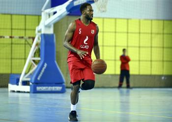 تأكيد ا لـ بطولات إيقاف أليكس يونج نجم سلة الأهلي بسبب واقعة مباراة سموحة