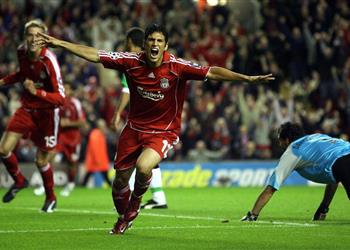 إصابة م هاجم ليفربول السابق بـ نوبة قلبية ونقله إلى المستشفى