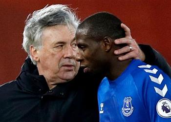 أنشيلوتي يصدم جماهير إيفرتون بخبر سيئ عن دوكوري