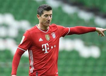 فيديو ليفاندوفسكي يواصل كتابة التاريخ في الدوري الألماني بإنجاز قياسي