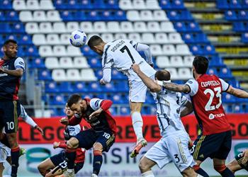 فيديو كريستيانو رونالدو يسجل هدف يوفنتوس الأول أمام كالياري ويحقق رقم ا مميز ا