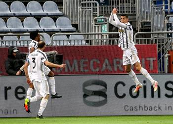 فيديو هاتريك كريستيانو رونالدو يسجل هدف يوفنتوس الثالث أمام كالياري