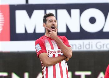 فيديو كوكا يسجل هدف أولمبياكوس الأول أمام لاريسا في الدوري اليوناني