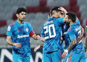 فيديو في ليلة تسجيل كوكا وإصابته أولمبياكوس يفوز بثلاثية أمام لاريسا