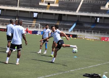 الأهلي يختتم اليوم استعداداته لمواجهة فيتا كلوب وسفير الكونغو يؤازر الفريق