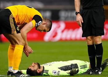 فيديو إصابة عنيفة لحارس ولفرهامبتون أمام ليفربول في الدوري الإنجليزي