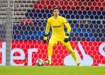 حارس مونشنجلادباخ بعد توديع دوري الأبطال من الصعب اللعب أمام مانشستر سيتي