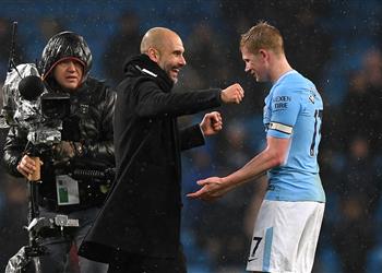 دي بروين متفق ا مع جوارديولا فوز مانشستر سيتي بالرباعية هذا الموسم أمر صعب