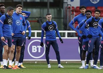 قائمة إنجلترا لتصفيات كأس العالم 2022 عودة ستونز وشاو واستدعاء واتكينز