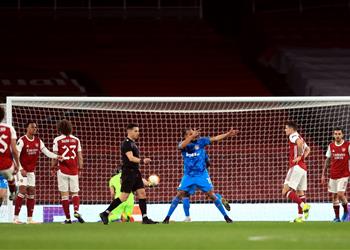 بمشاركة النني آرسنال يحجز مقعد ا في ربع نهائي الدوري الأوروبي رغم الهزيمة من أولمبياكوس