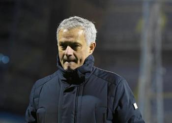 مورينيو يوضح سبب ذهابه لغرفة ملابس دينامو زغرب بعد توديع توتنهام للدوري الأوروبي