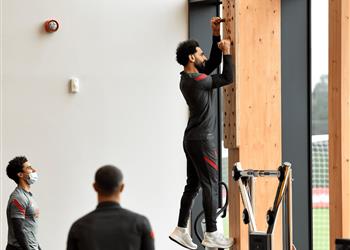 فيديو استعداد ا لـ ريال مدريد محمد صلاح يتقمص شخصية سبايدر مان في تدريبات ليفربول
