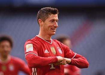 ليفاندوفسكي طرد ديفيز أيقظنا أمام شتوتجارت وفعلنا ما خططنا له