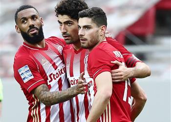 في غياب كوكا بـ10 لاعبين أولمبياكوس يتخطى أريس بالدوري اليوناني