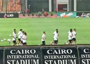 فيديو وصور وزير الرياضة يحضر مران منتخب مصر وظهور أول لـ محمد صلاح