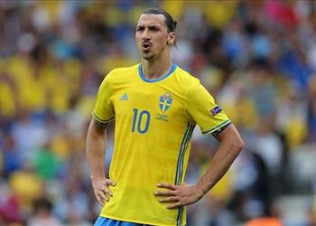 إبراهيموفيتش يكشف عن وعده لمدرب السويد وطلبه من ألكسندر إيزاك