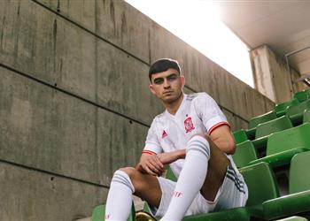 بيدري عن ظهوره الأول مع منتخب إسبانيا الفضل يعود لـ كومان