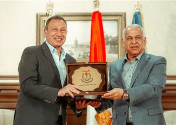 صور الخطيب ي لبي دعوة فرج عامر لزيارة نادي سموحة