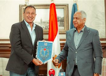 فرج عامر الخطيب من أفضل رؤساء الأندية في إفريقيا ويحافظ على مبادئ الأهلي