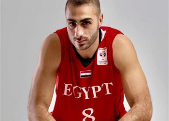 خاص بعد زيارة الخطيب الأهلي يتعاقد مع عمر عزب لاعب سلة سموحة