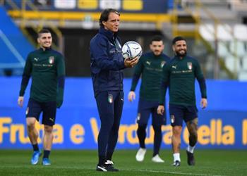 تشكيل إيطاليا ضد أيرلندا الشمالية كيلليني في الدفاع وإنسيني يقود الهجوم